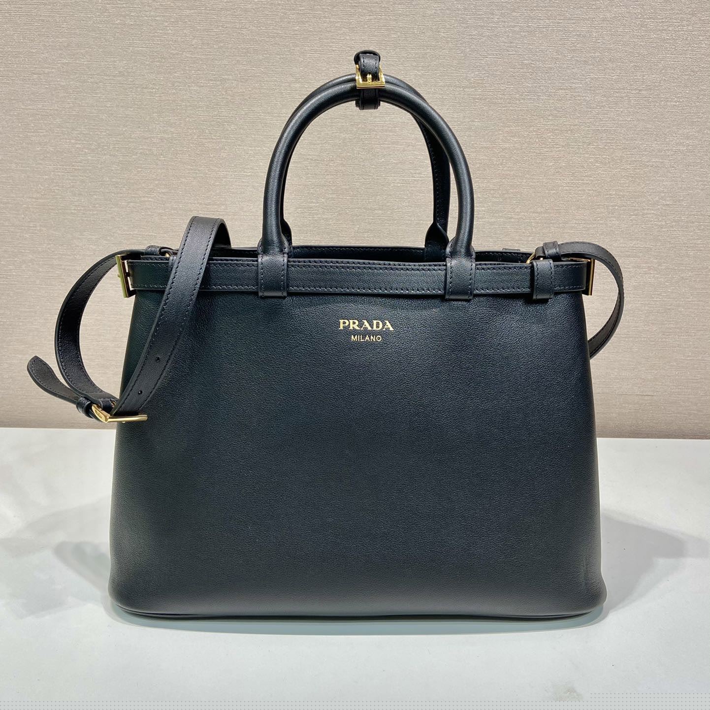 Pra*a top handle bags